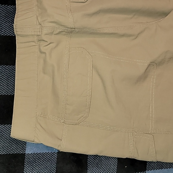 The North Face. Cargo Convertable Pant/shorts. LIKE-NEW. Men's size Large. - Picture 6 of 16